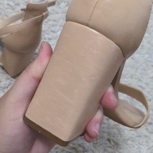 Vince Camuto Winderly Tan Block Heel - Picture 8 of 8